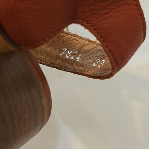 - AVELINNI Red Leather Heeled Sandal 39 (9) - Picture 6 of 8